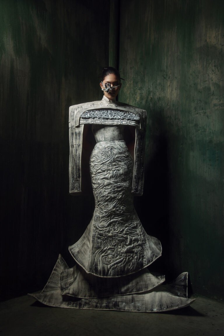 | 𝓣𝓗𝓘𝓔𝓝’𝓢𝓒𝓤𝓛𝓟𝓣 | thiết kế của Thảo Uyên - Koi Nguyen Photography Studio